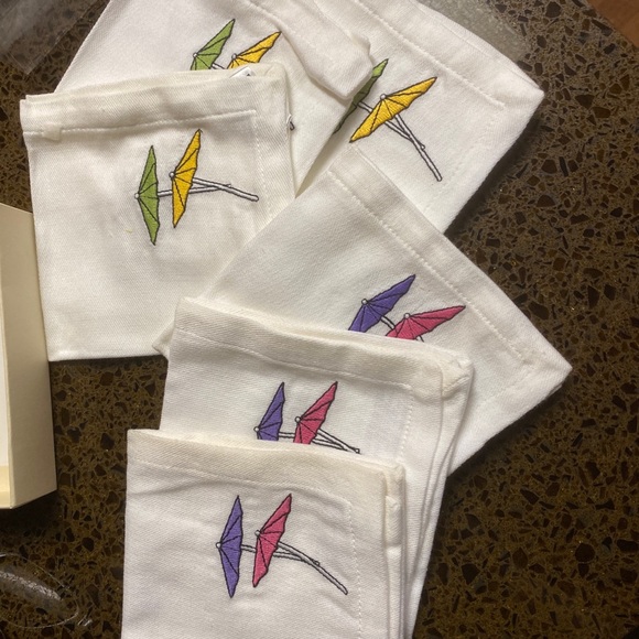 PIER ONE IMPORTS Cotton Embroidered Umbrella Drink Cocktail  Napkins Set 6 NIB - Picture 4 of 9